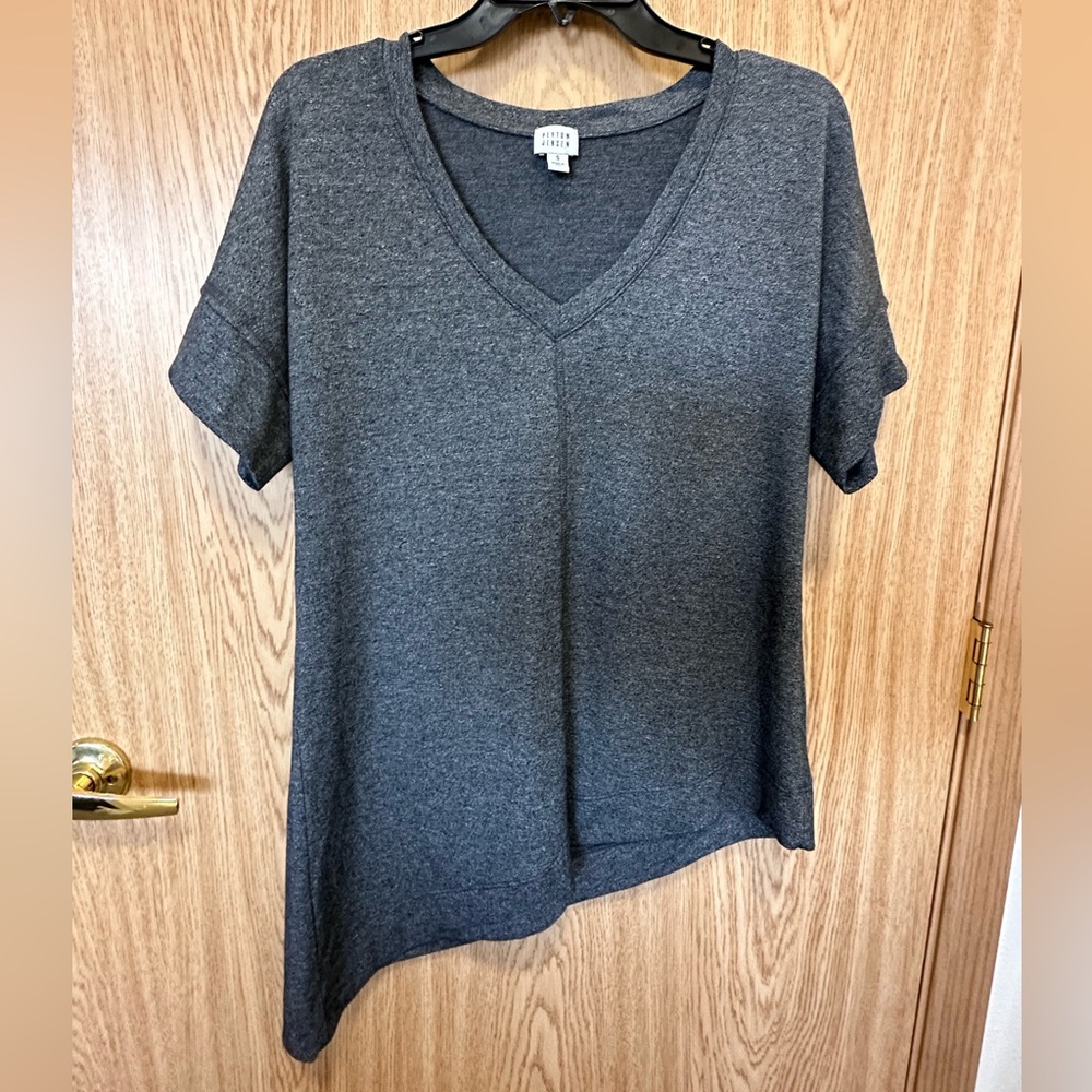 New Peyton Jensen Asphalt Gray Asymmetrical T-shirt Women’s S